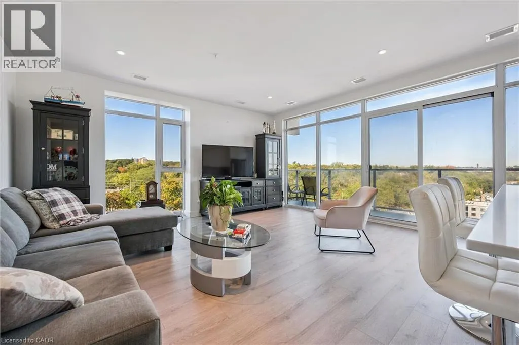15 GLEBE Street Unit# 902, #902