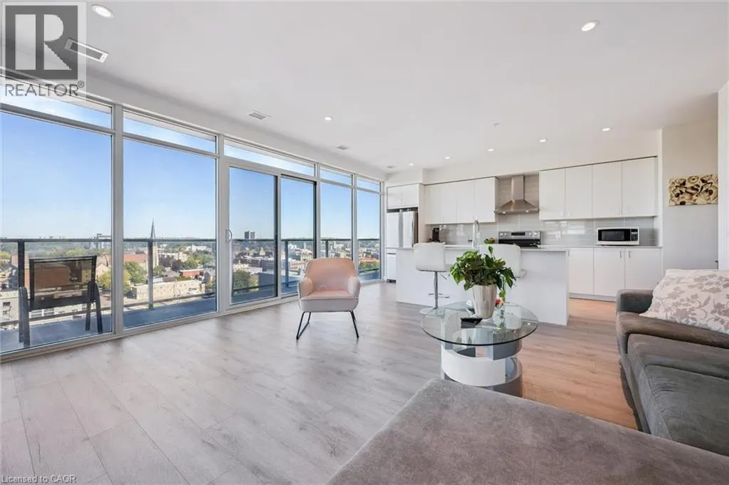 15 GLEBE Street Unit# 902, #902