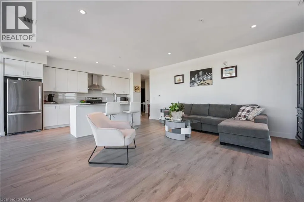 15 GLEBE Street Unit# 902, #902