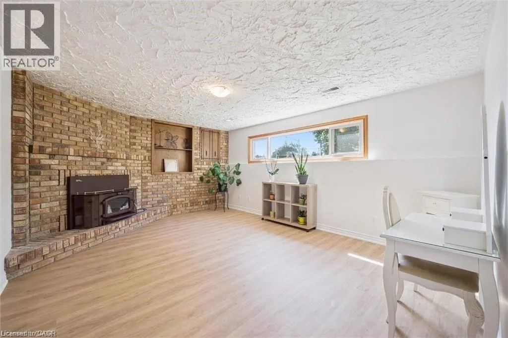 582 SKYLARK Road