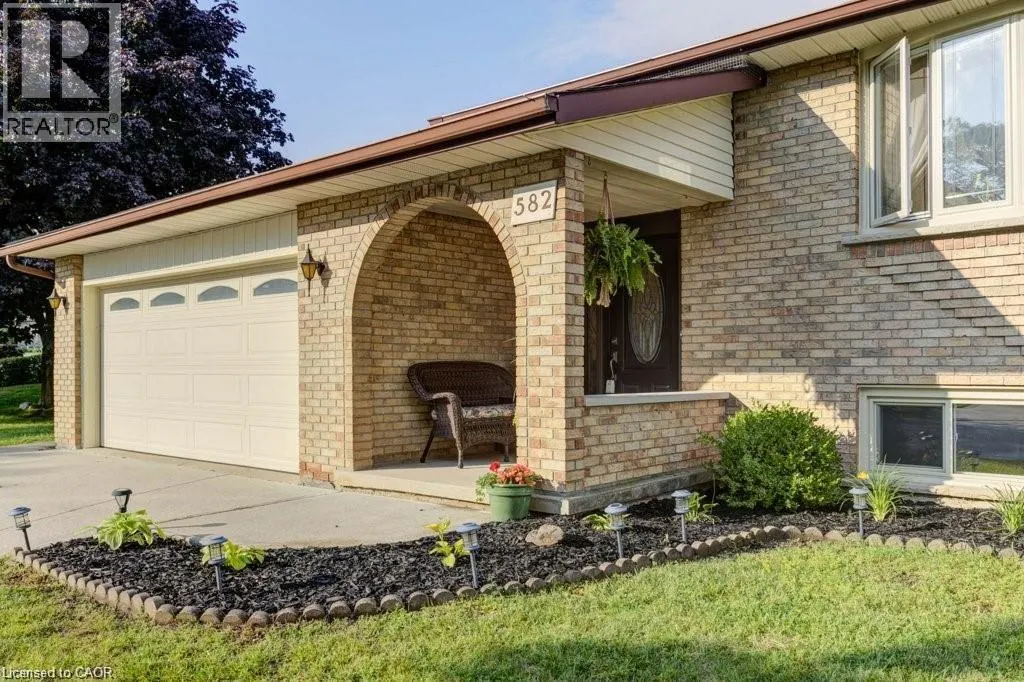 582 SKYLARK Road