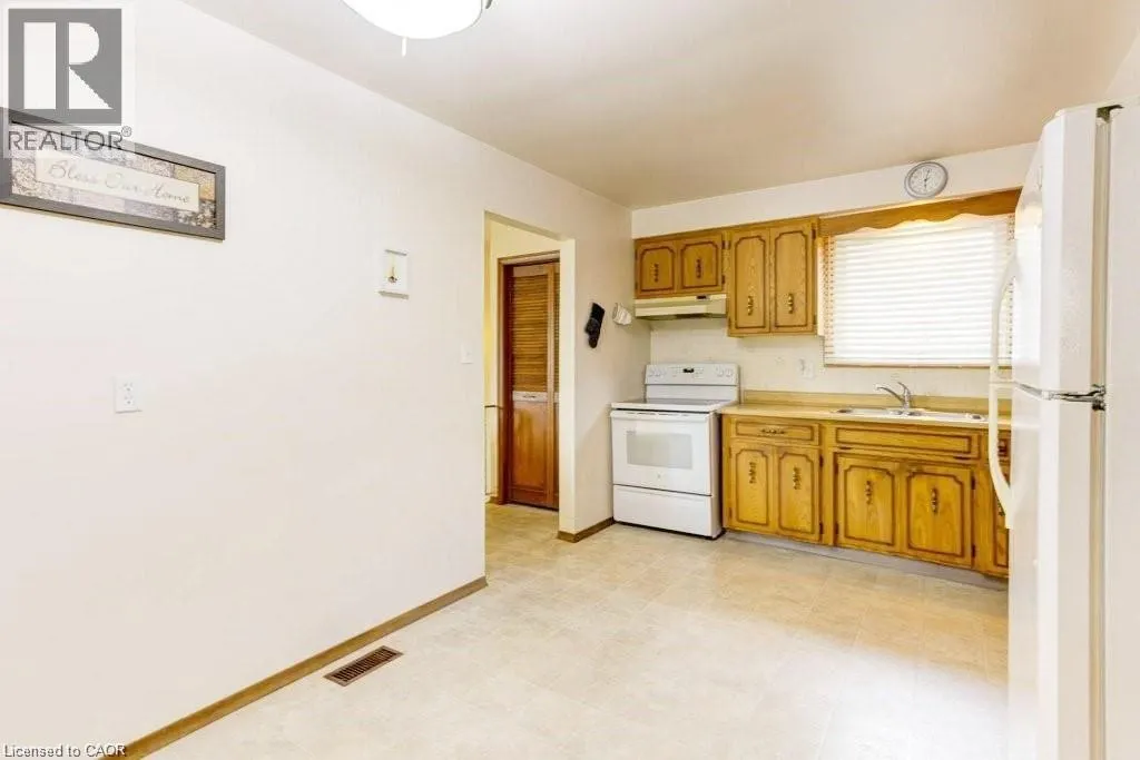 582 SKYLARK Road