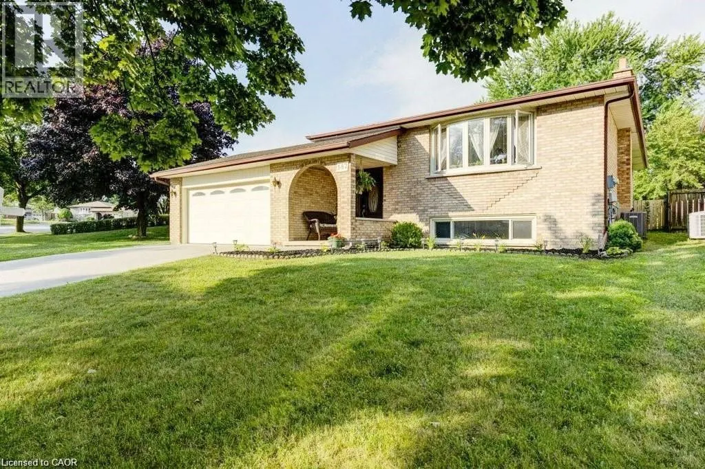 582 SKYLARK Road