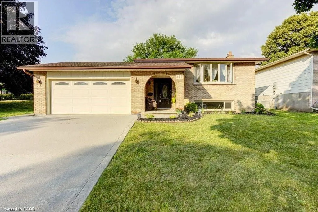 582 SKYLARK Road
