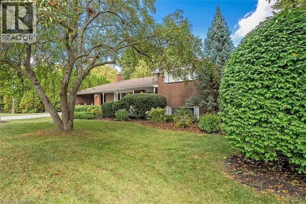 3 WHITE OAKS Avenue