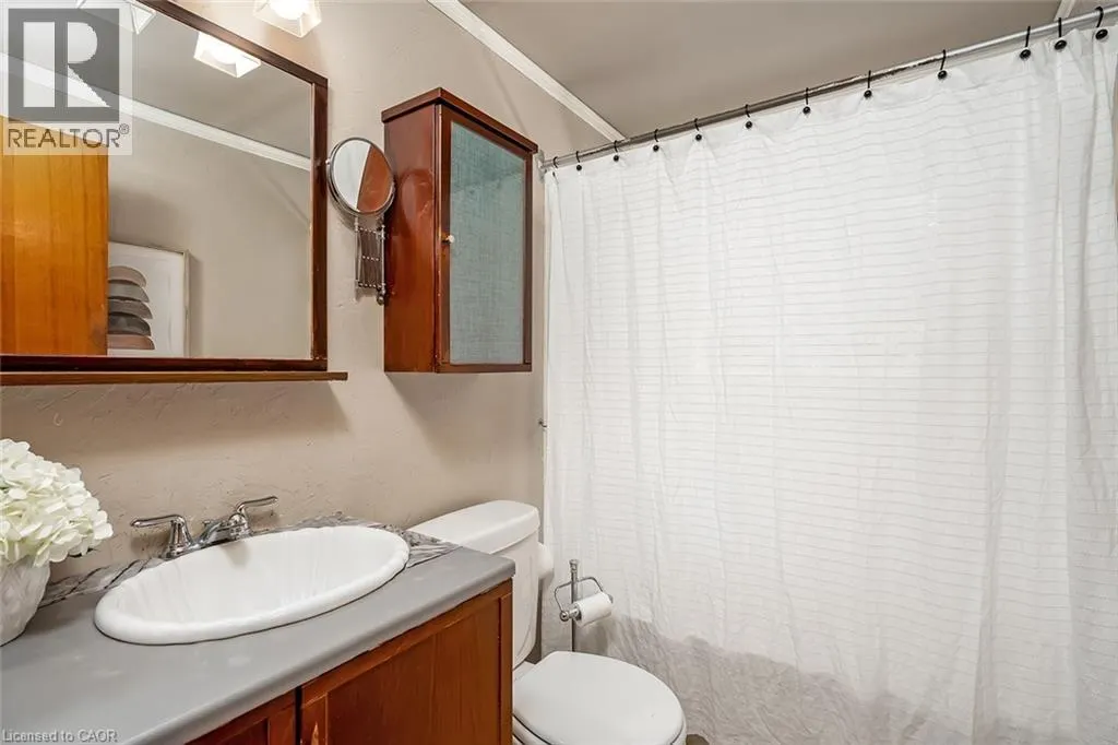 3 WHITE OAKS Avenue