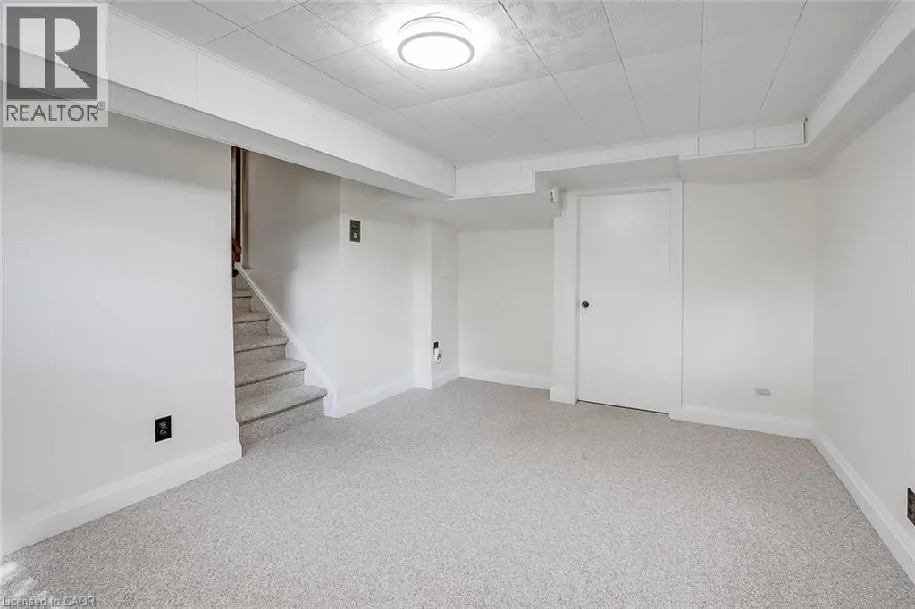 3 WHITE OAKS Avenue