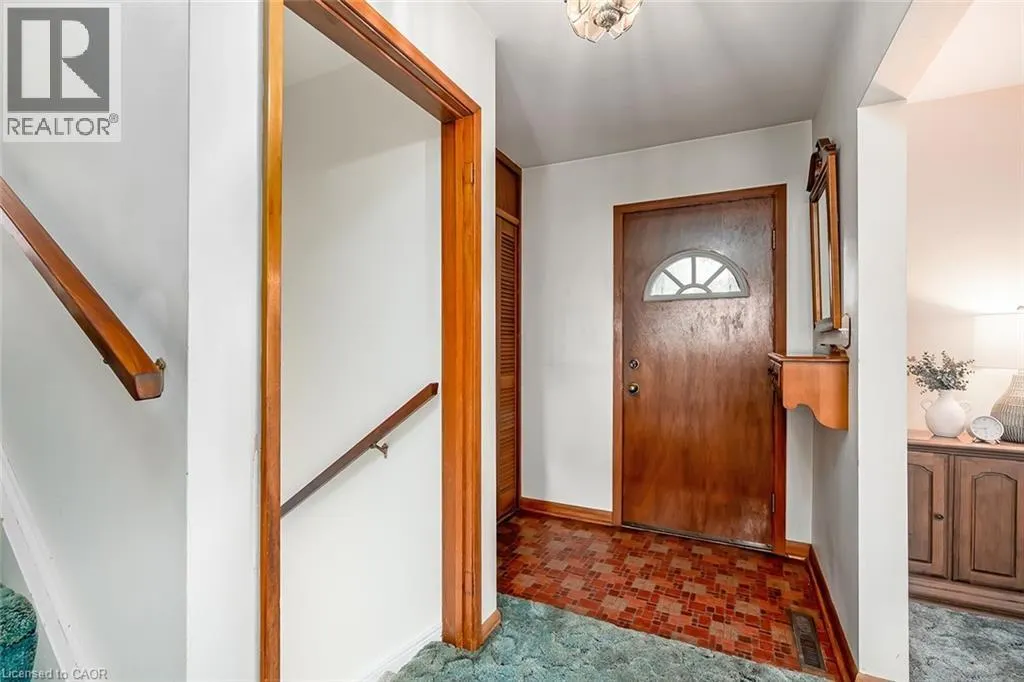 3 WHITE OAKS Avenue
