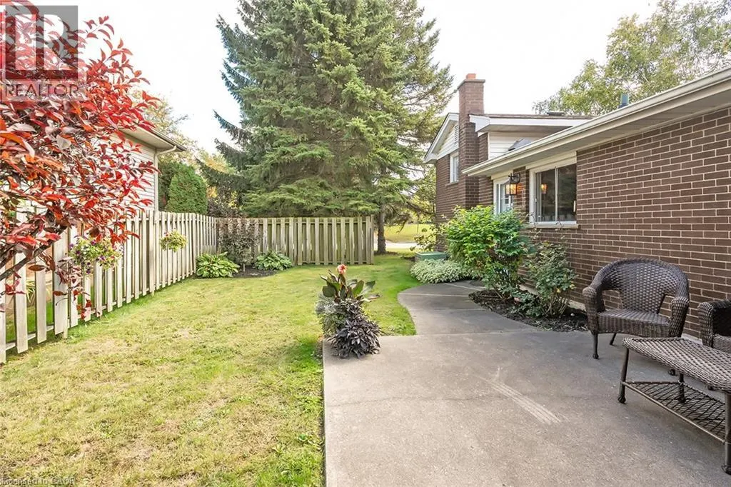 3 WHITE OAKS Avenue
