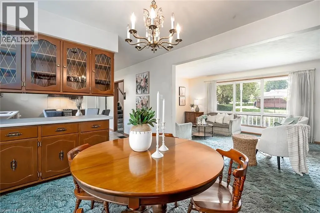 3 WHITE OAKS Avenue