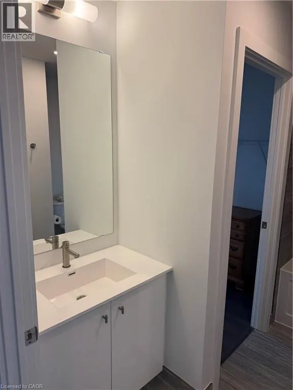 25 WELLINGTON Street Unit# 1002, #1002