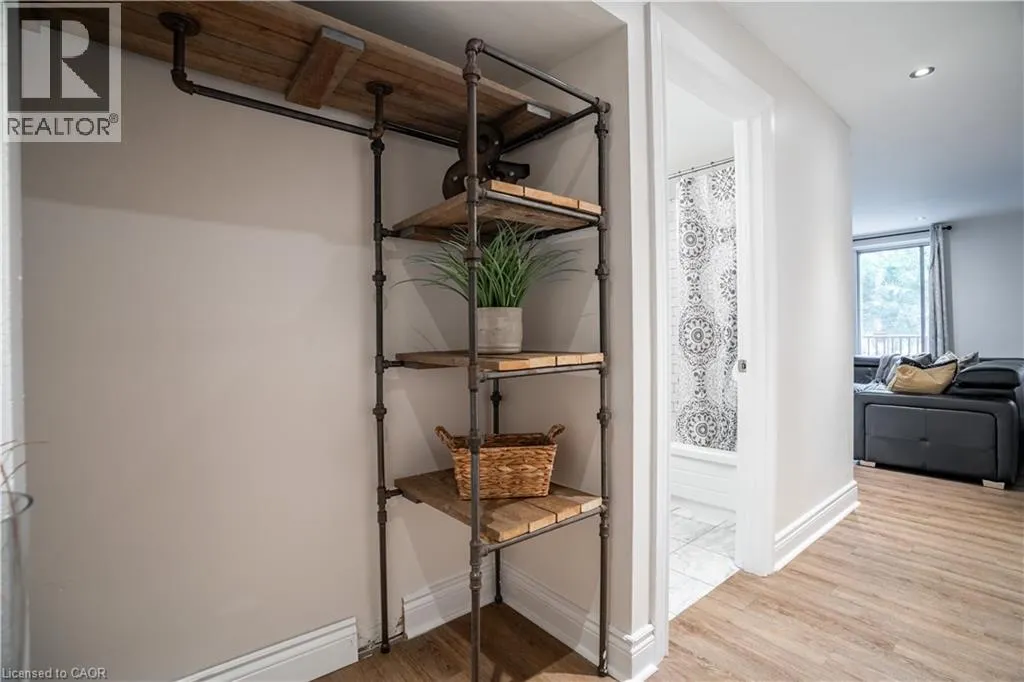 141 CATHARINE Street Unit# 204, #204
