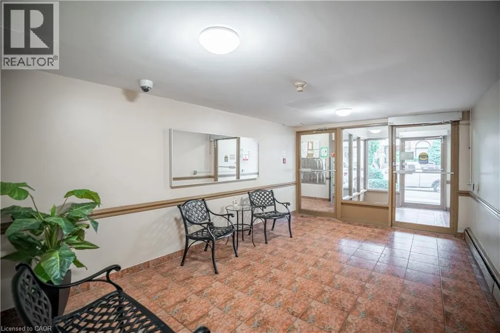 141 CATHARINE Street Unit# 204, #204