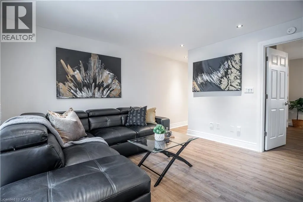 141 CATHARINE Street Unit# 204, #204