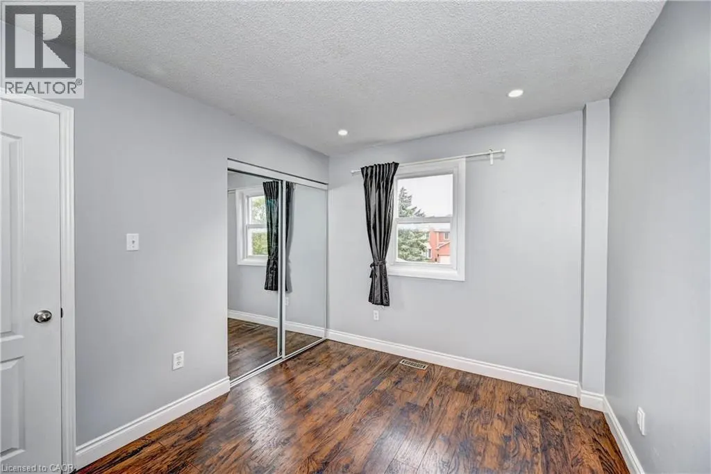 549 BURNETT Avenue