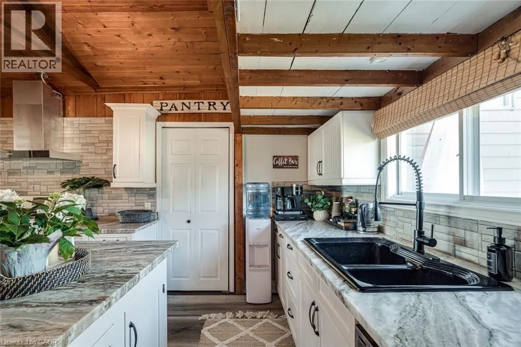 71 LAKESHORE Road