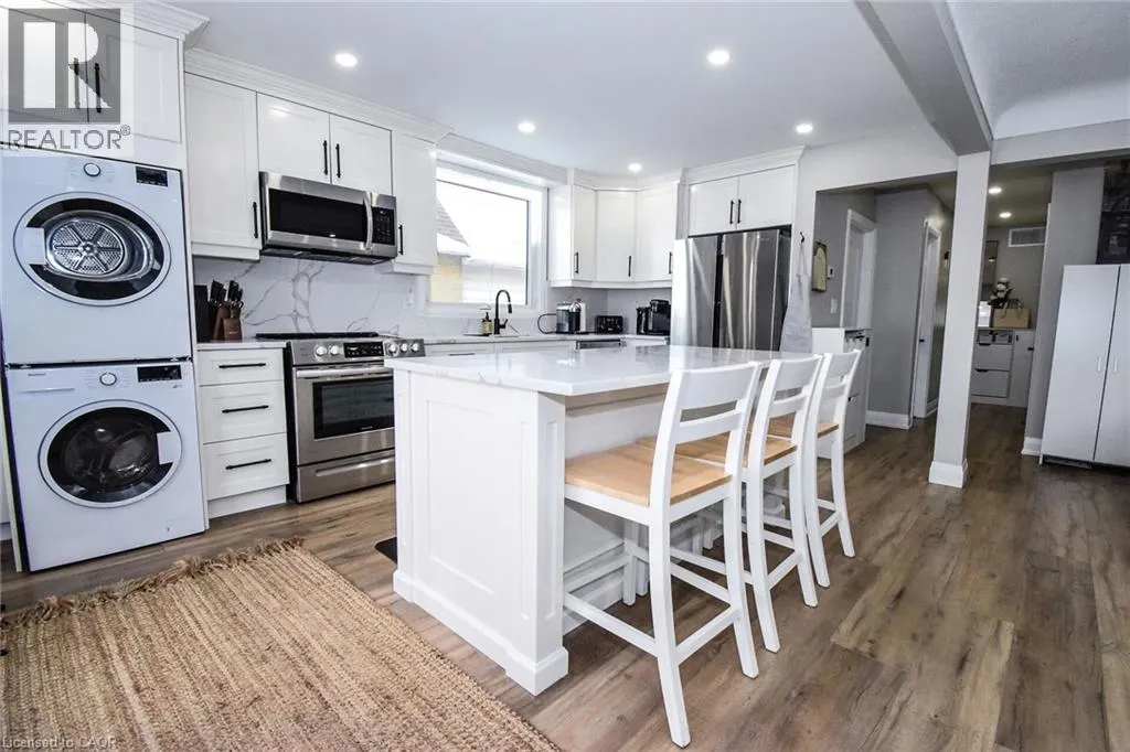 176 EAST 43RD Street