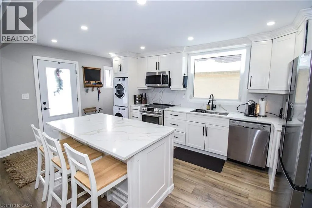176 EAST 43RD Street