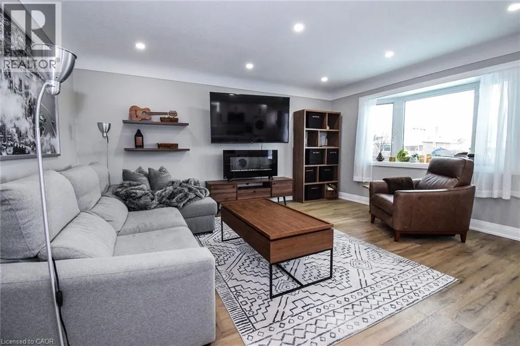 176 EAST 43RD Street