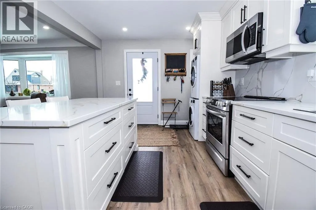 176 EAST 43RD Street