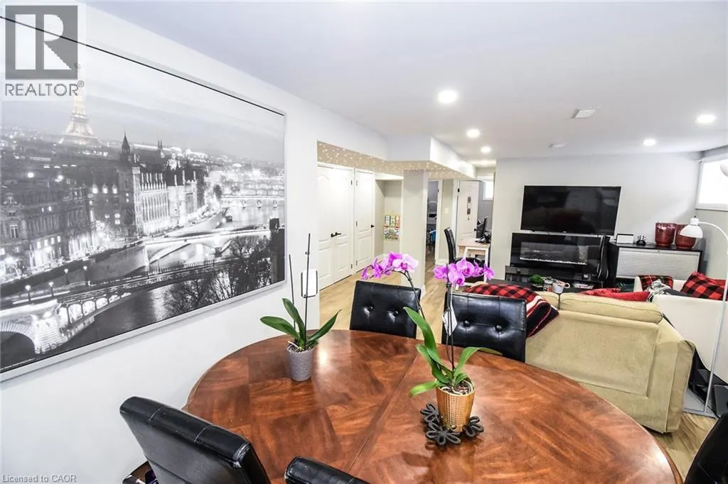 176 EAST 43RD Street