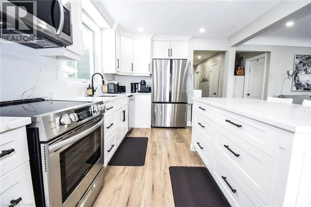 176 EAST 43RD Street