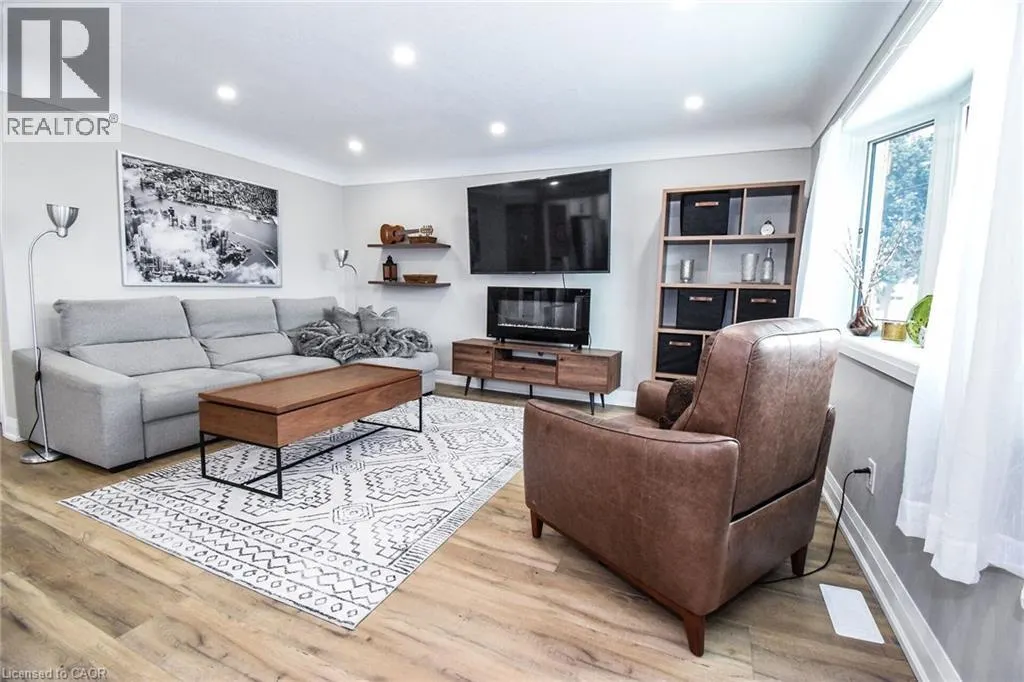 176 EAST 43RD Street