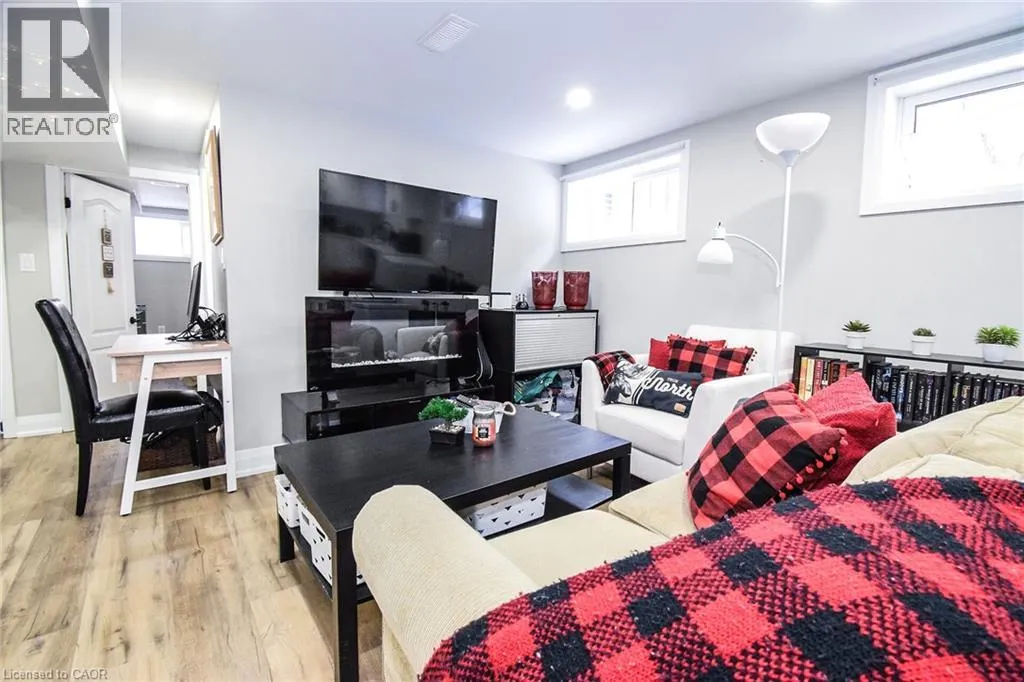 176 EAST 43RD Street
