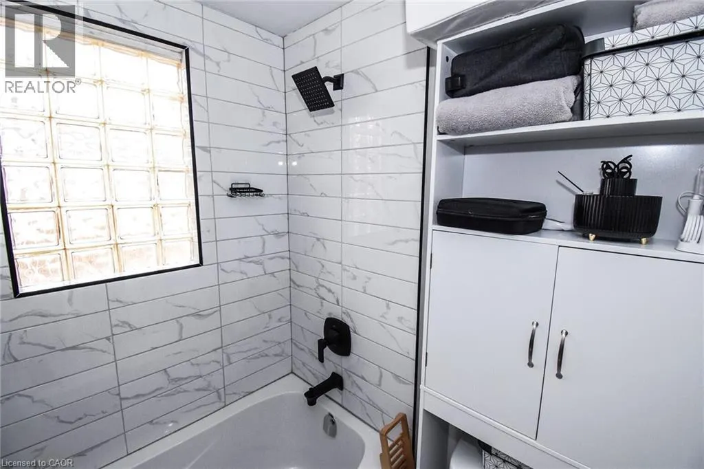 176 EAST 43RD Street