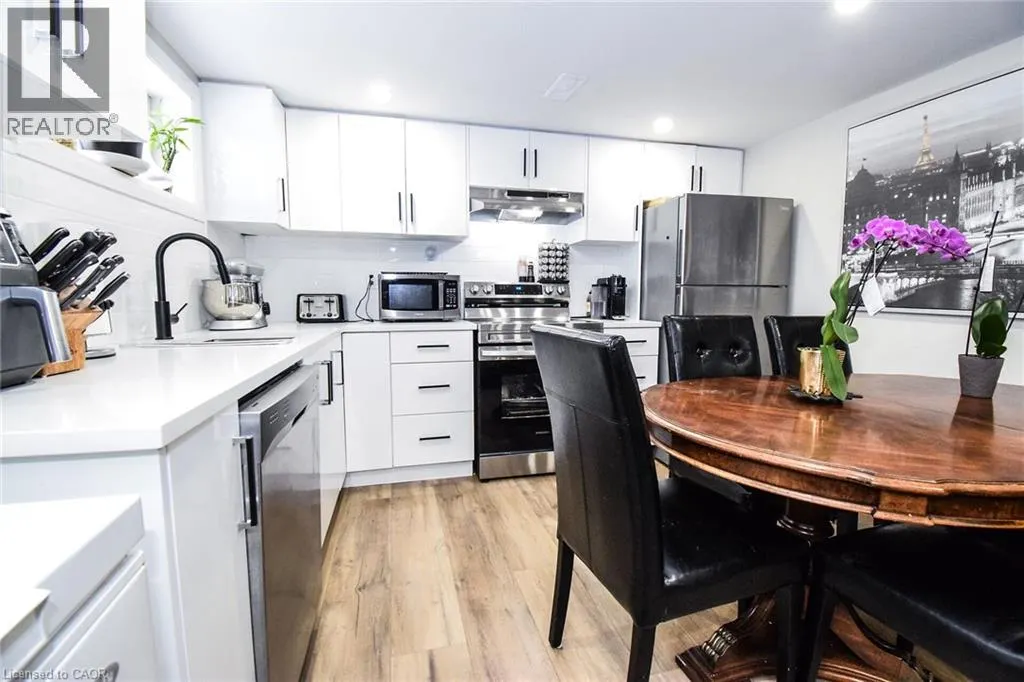 176 EAST 43RD Street