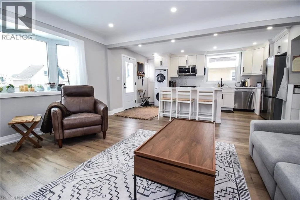 176 EAST 43RD Street