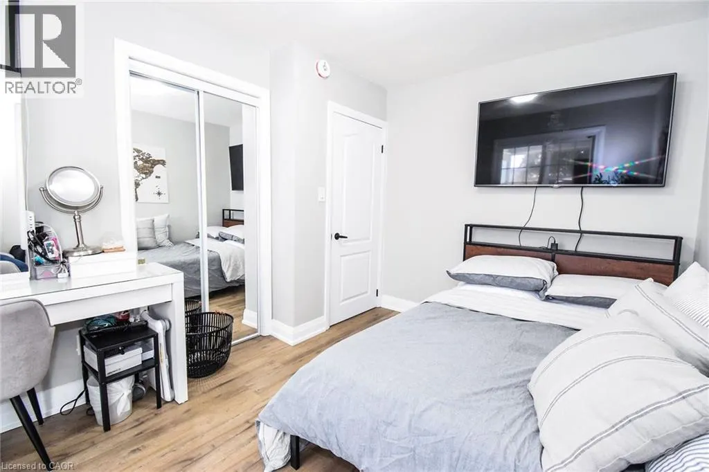176 EAST 43RD Street