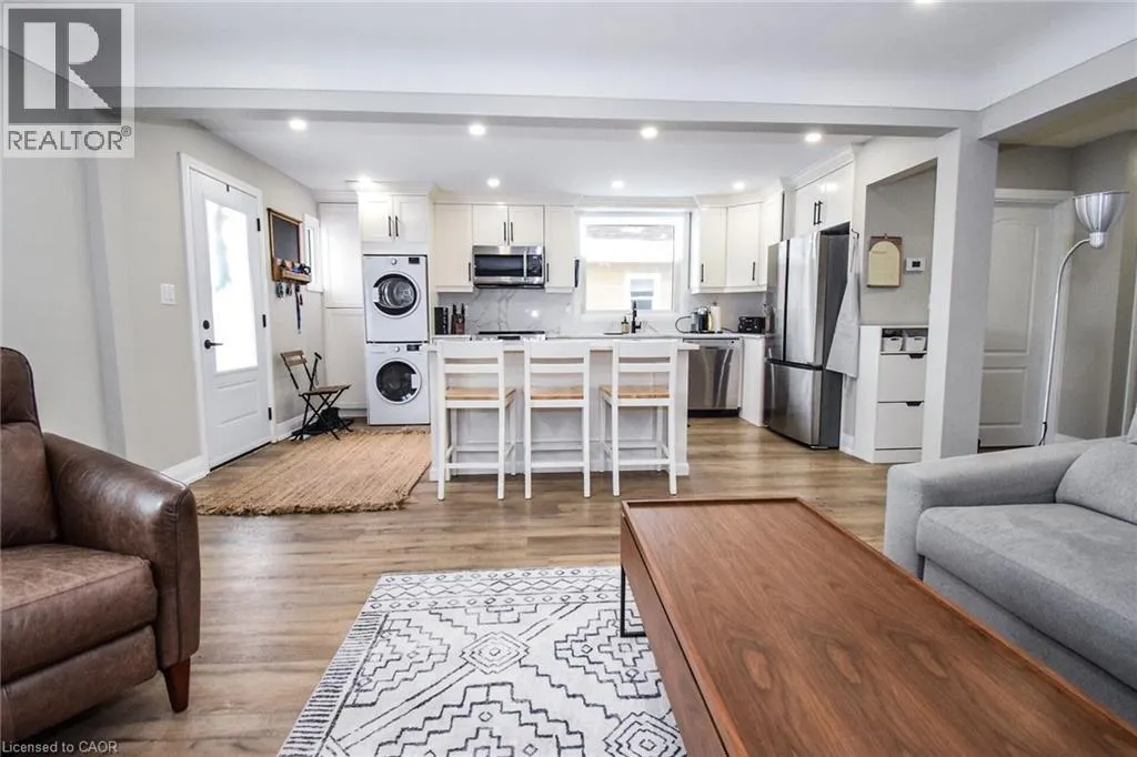 176 EAST 43RD Street