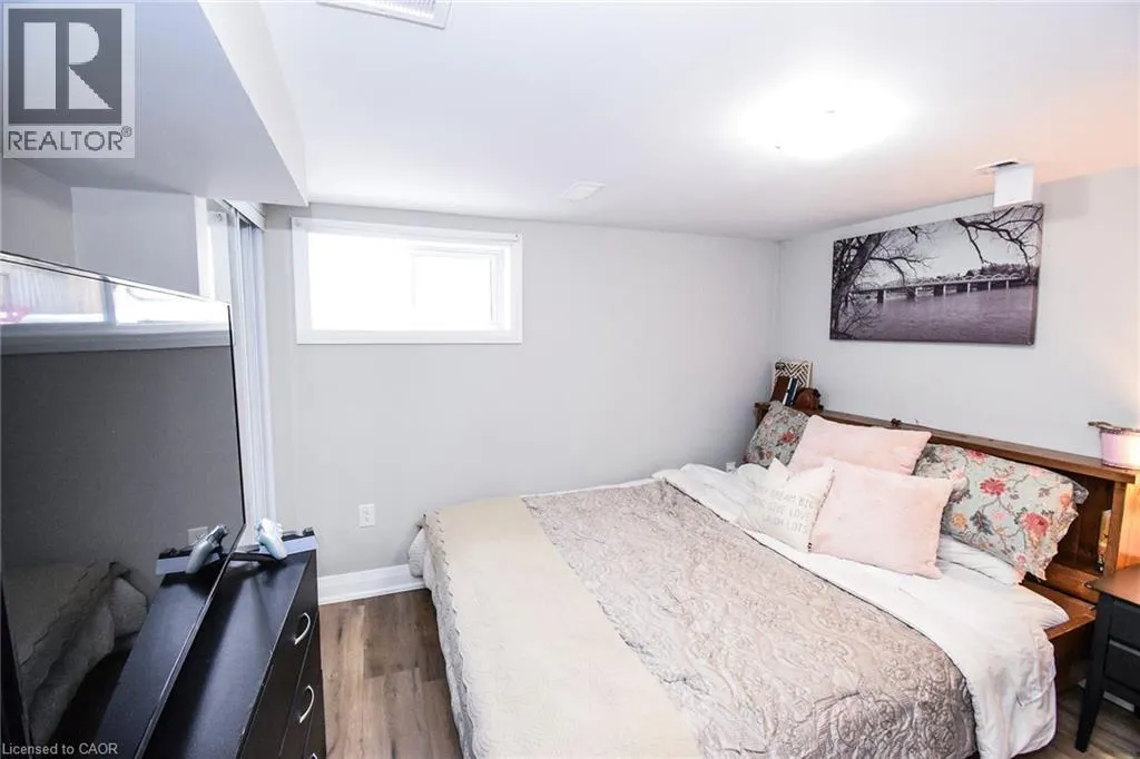 176 EAST 43RD Street