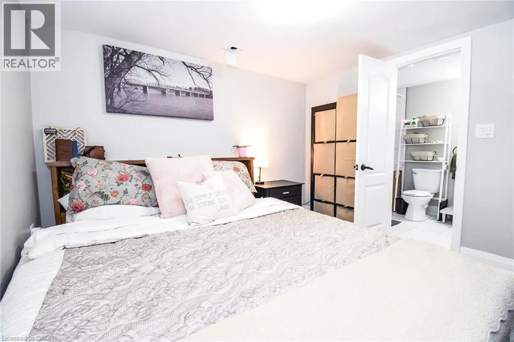176 EAST 43RD Street