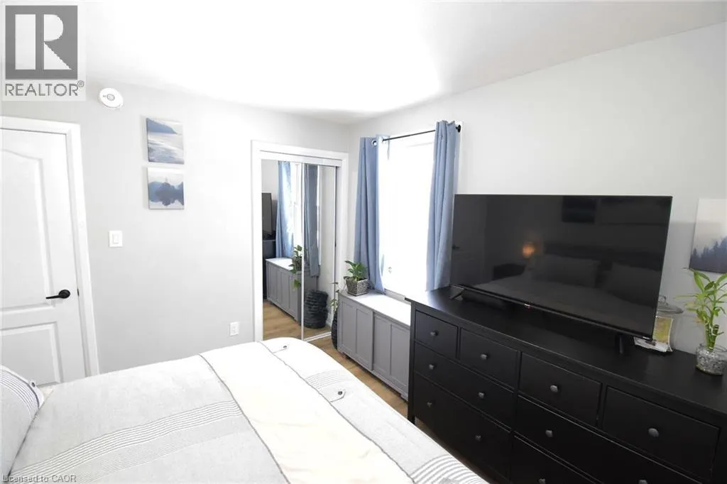 176 EAST 43RD Street