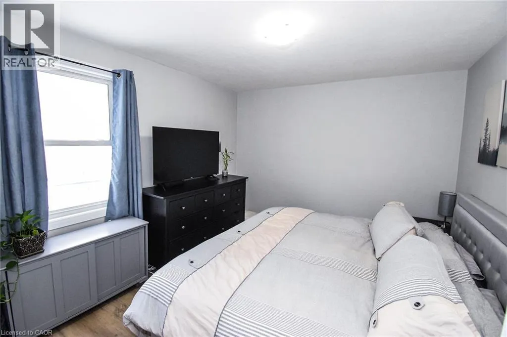 176 EAST 43RD Street