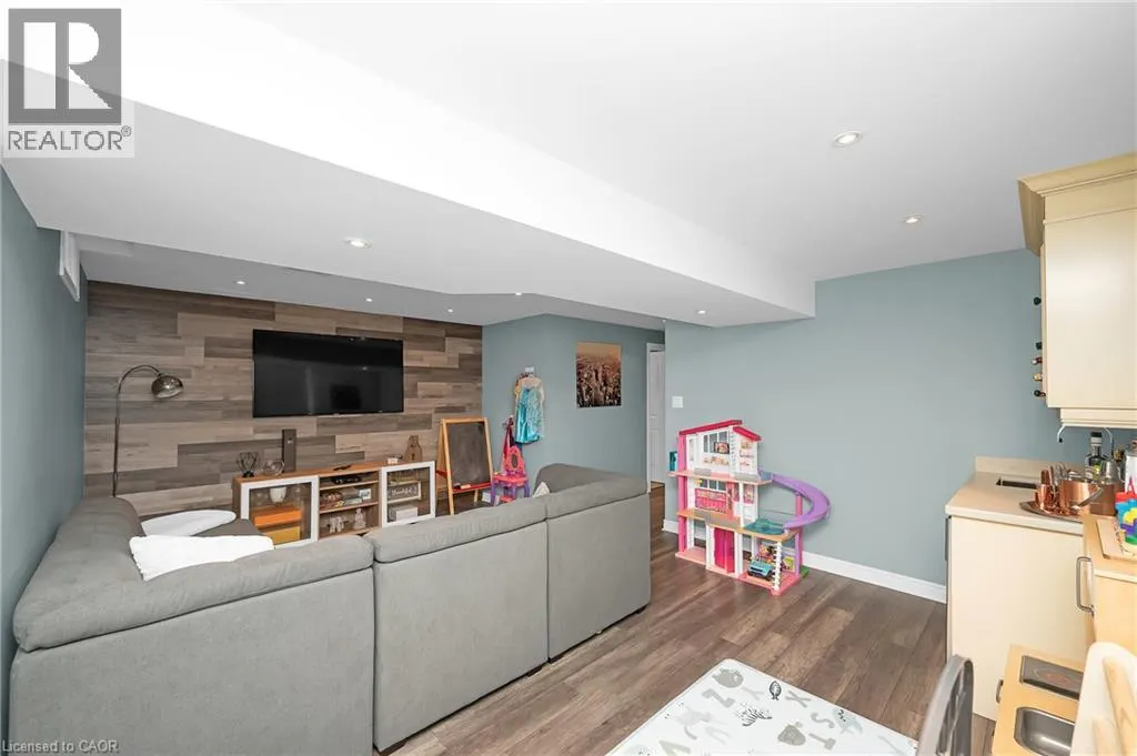 69 ESCARPMENT Drive