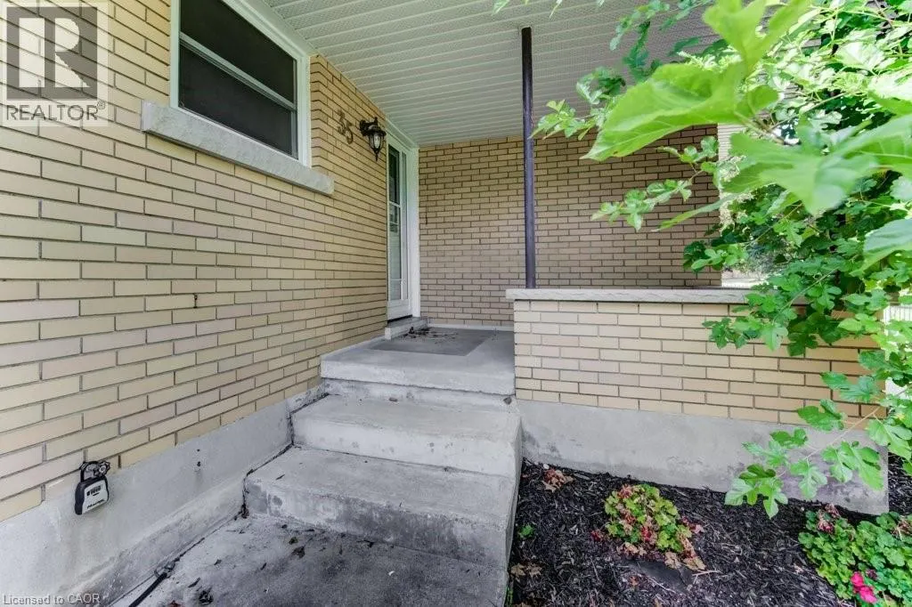 35 VISTA Crescent