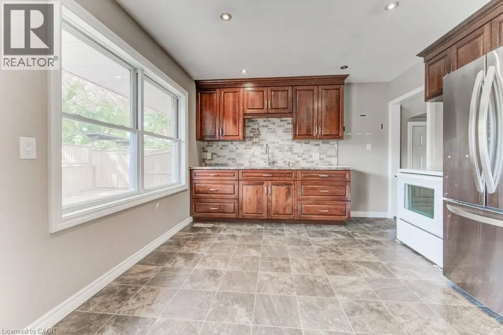 35 VISTA Crescent