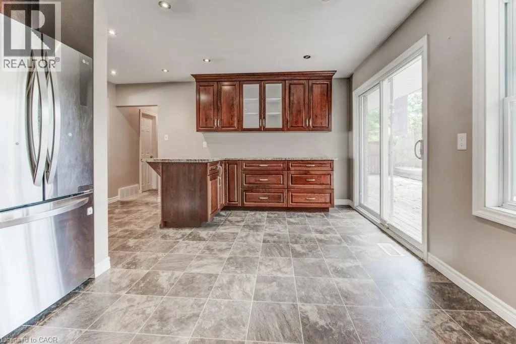 35 VISTA Crescent