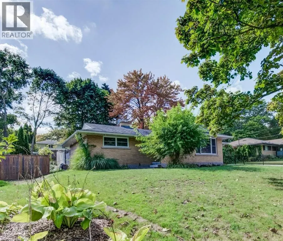 35 VISTA Crescent