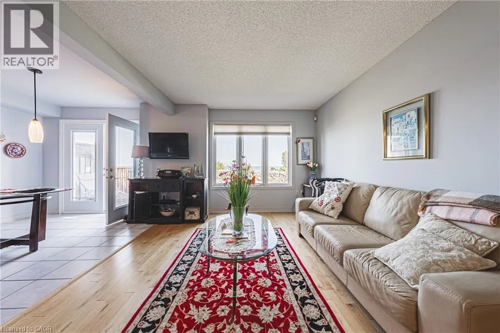 85 EDGEWATER Drive Unit# 6, #6
