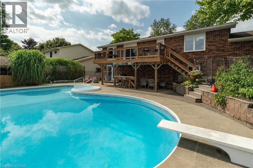 29 ARMSTRONG Crescent