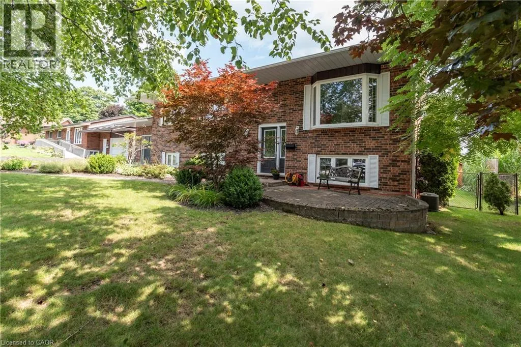 29 ARMSTRONG Crescent