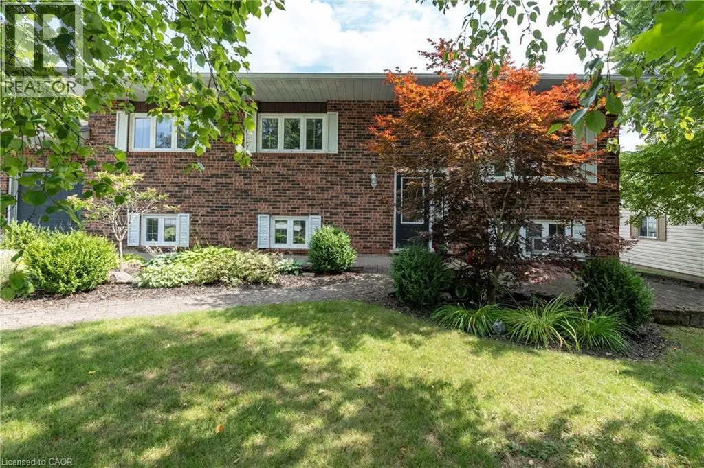 29 ARMSTRONG Crescent