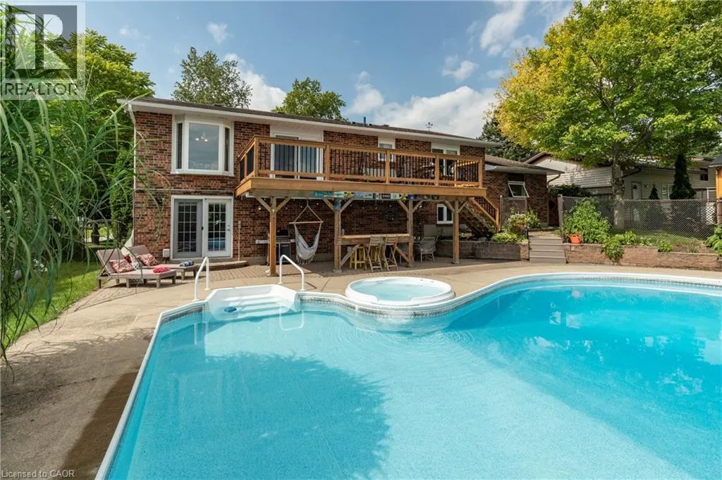 29 ARMSTRONG Crescent