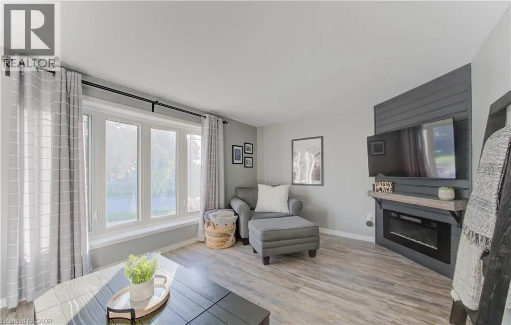 563 MORTIMER Drive