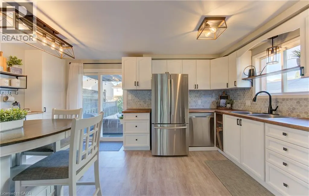 563 MORTIMER Drive