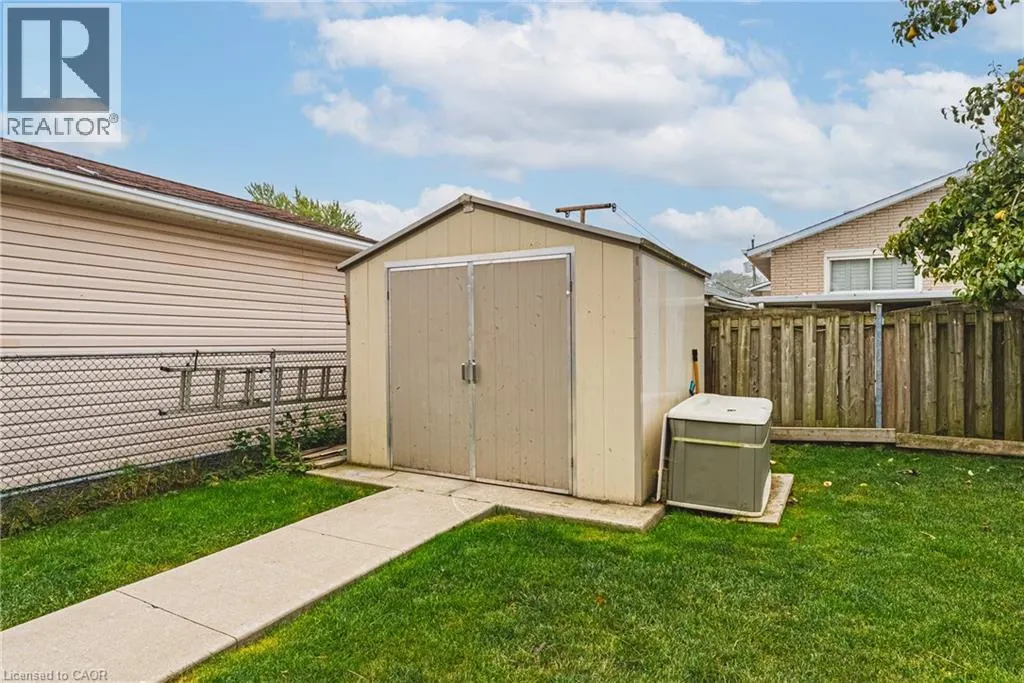 477 QUEEN VICTORIA Drive